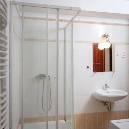 Cozy Nest With Free Parking