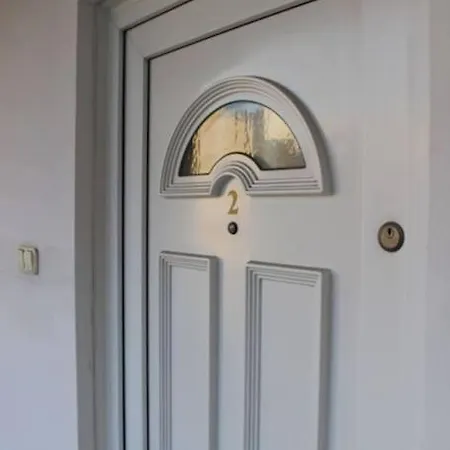 Cozy Nest With Free Parking Apartman