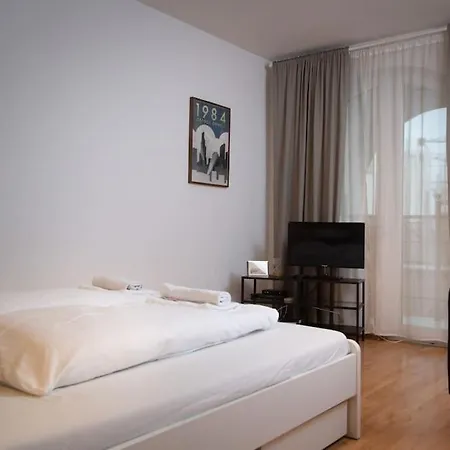 Cozy Nest With Free Parking